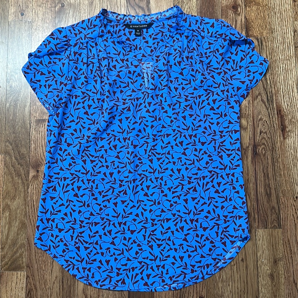 41Hawthorn Small Women's Blouse Blue and Purple Leafy Floral Size XS